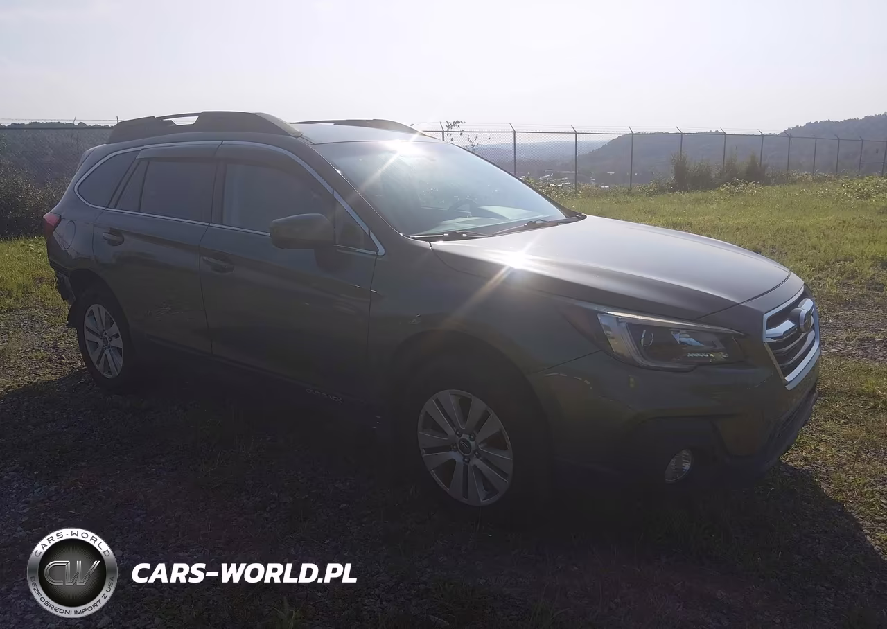 2018 Subaru Outback 2.5I Premium VIN:4S4BSACCXJ3377056 - 1