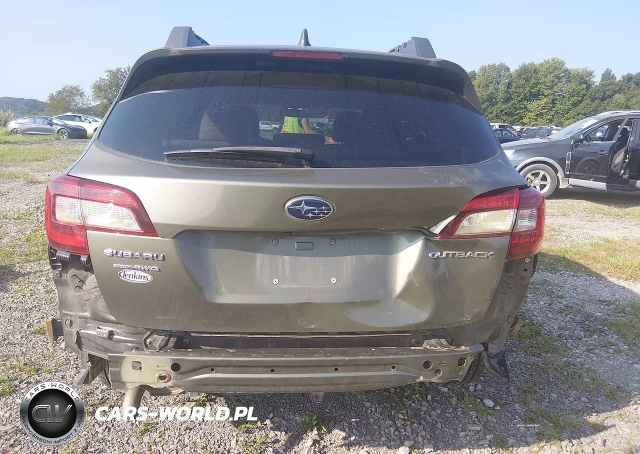 2018 Subaru Outback 2.5I Premium VIN:4S4BSACCXJ3377056 - 17