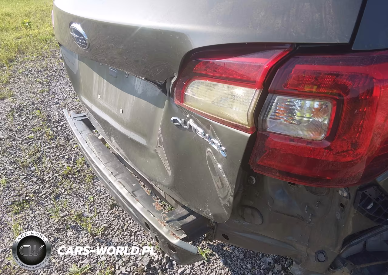 2018 Subaru Outback 2.5I Premium VIN:4S4BSACCXJ3377056 - 18
