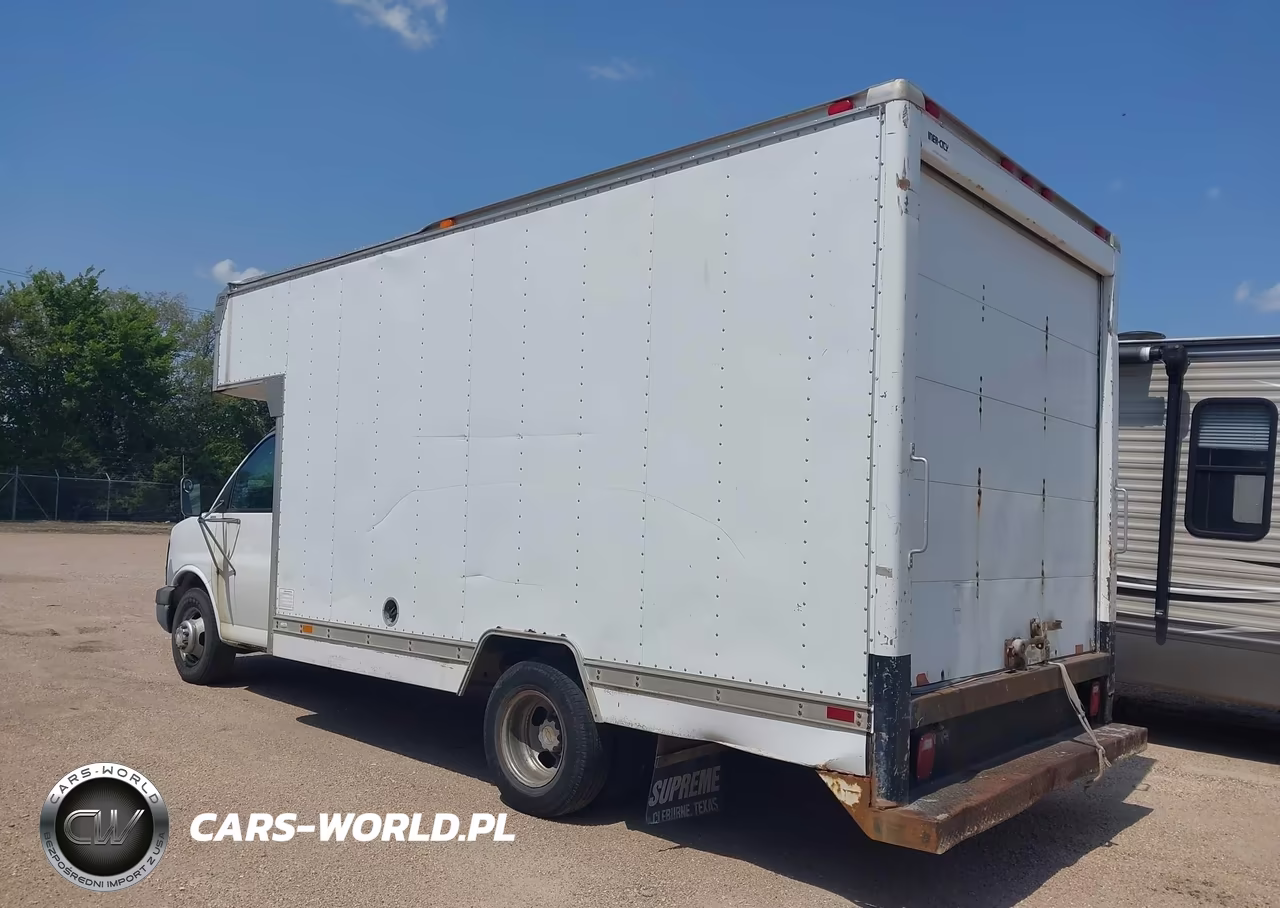 2004 Chevrolet Express Cutaway VIN:1GBHG31U741200881 - 3