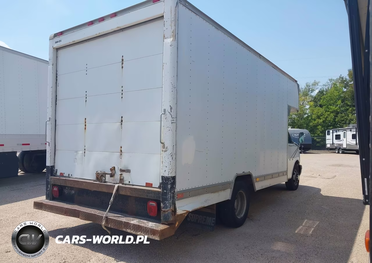 2004 Chevrolet Express Cutaway VIN:1GBHG31U741200881 - 4