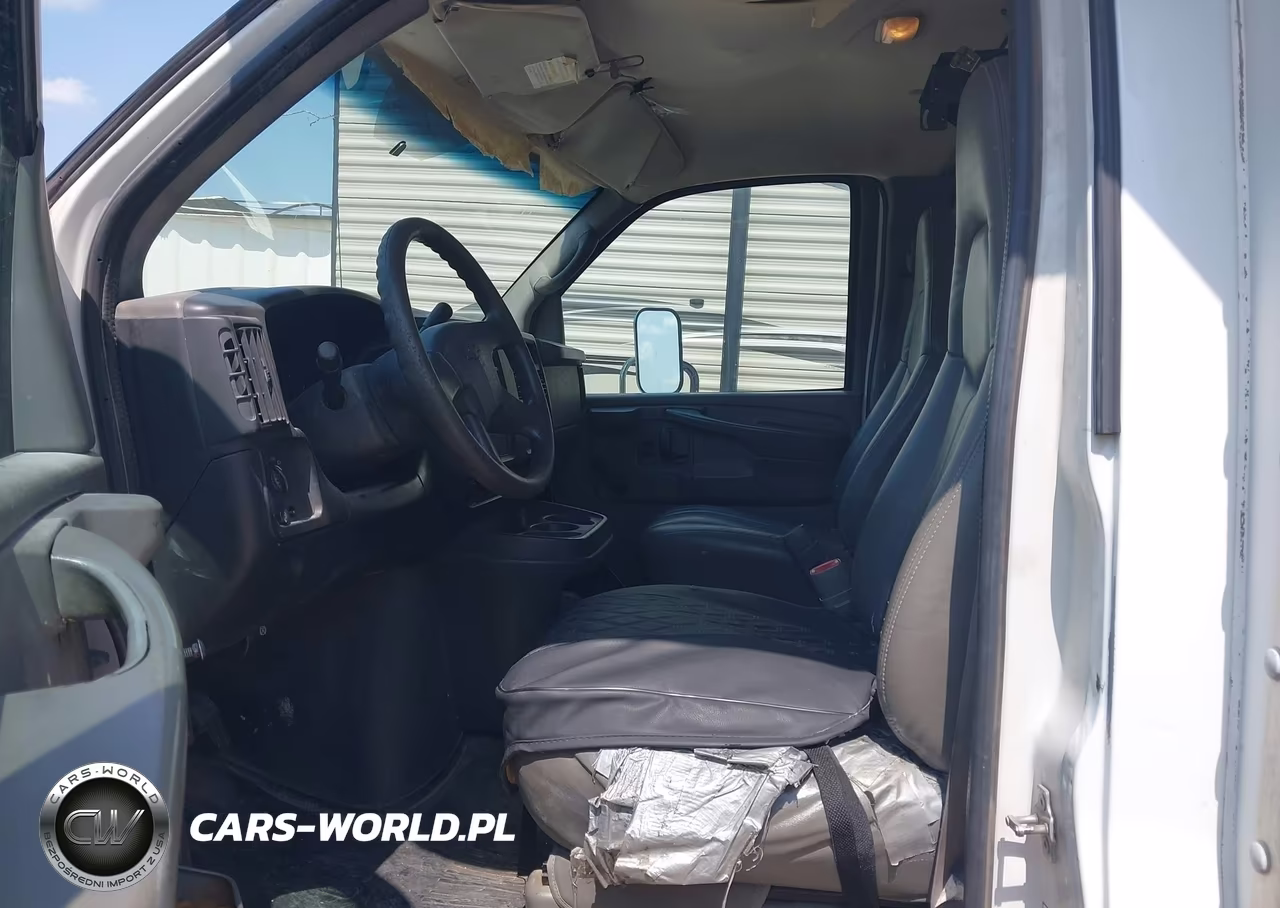 2004 Chevrolet Express Cutaway VIN:1GBHG31U741200881 - 7