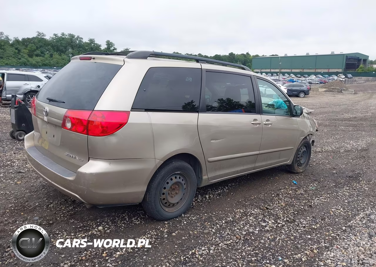 2010 Toyota Sienna Le VIN:5TDKK4CC2AS341480 - 4
