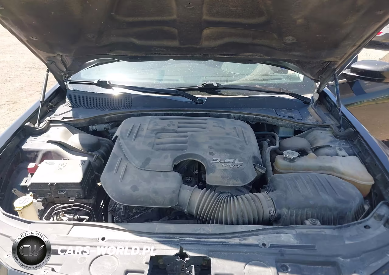 2019 Chrysler 300 Touring VIN:2C3CCAAG1KH671590 - 10
