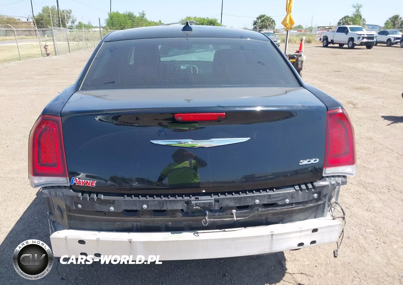 2019 Chrysler 300 Touring VIN:2C3CCAAG1KH671590 - 17