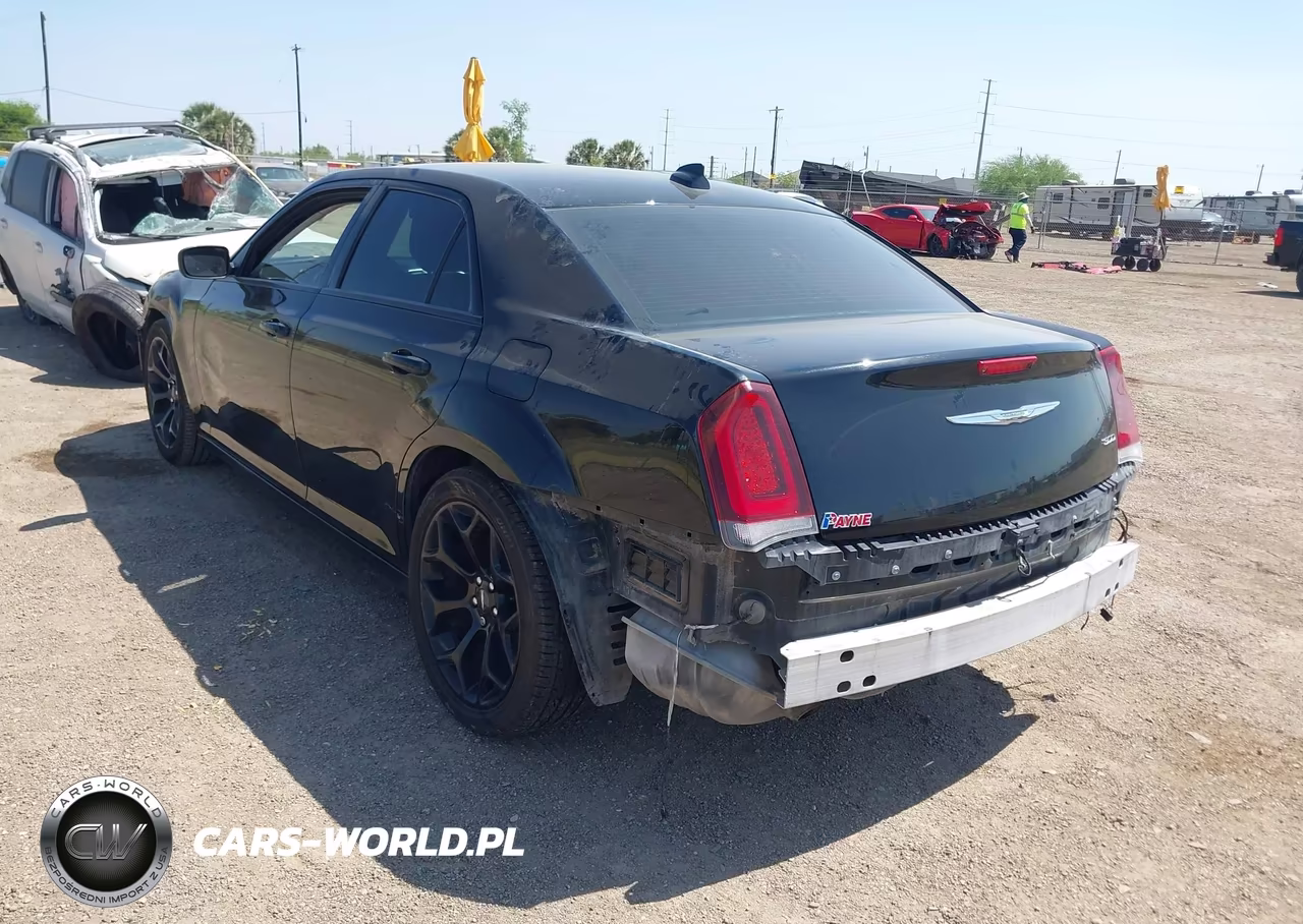 2019 Chrysler 300 Touring VIN:2C3CCAAG1KH671590 - 3