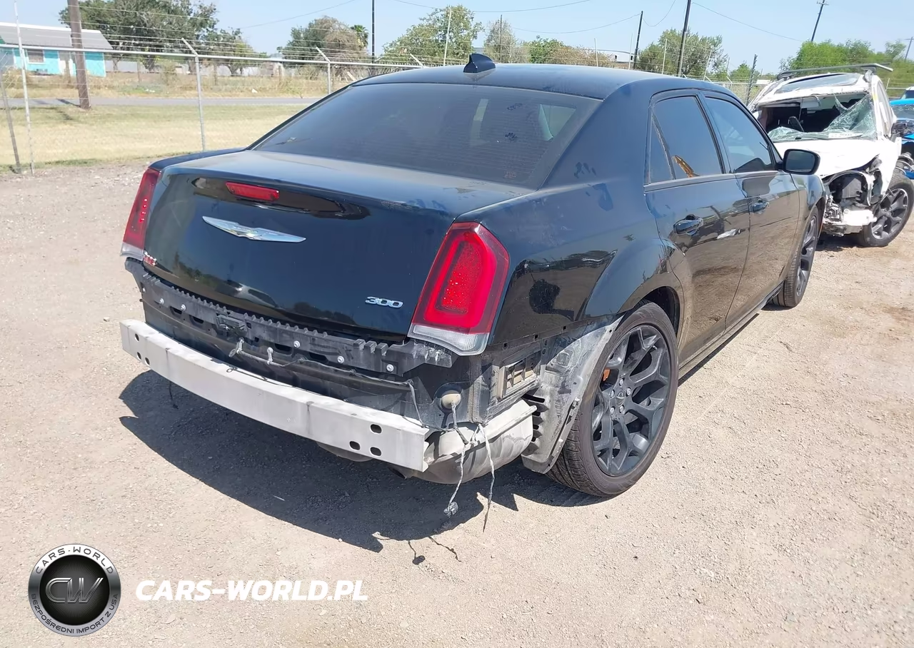 2019 Chrysler 300 Touring VIN:2C3CCAAG1KH671590 - 4
