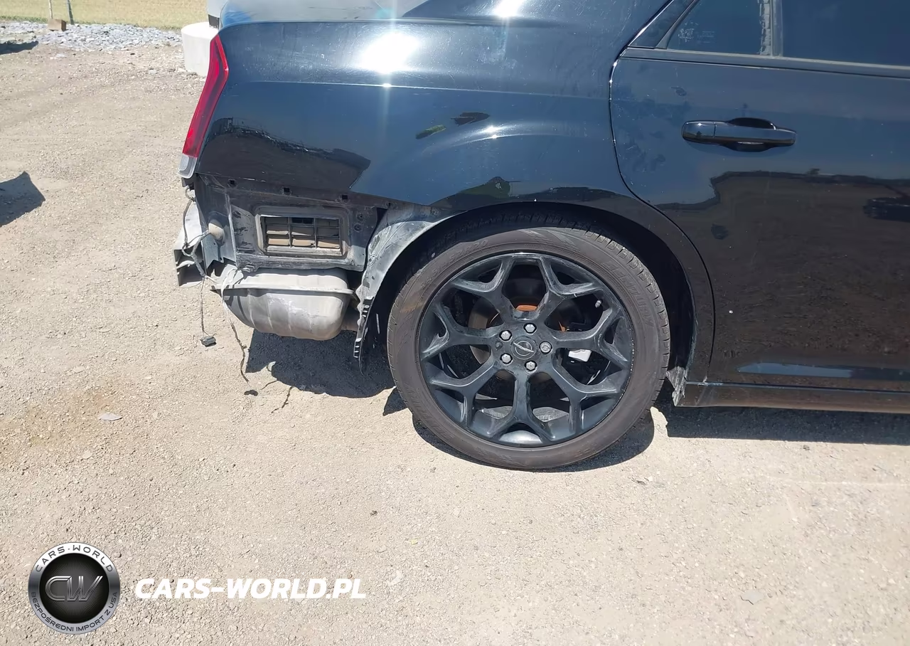 2019 Chrysler 300 Touring VIN:2C3CCAAG1KH671590 - 6