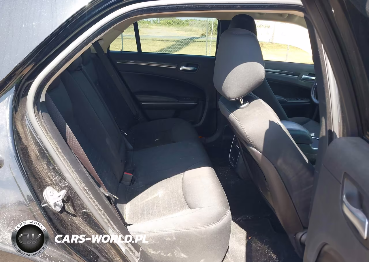 2019 Chrysler 300 Touring VIN:2C3CCAAG1KH671590 - 8