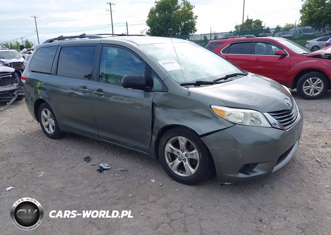 2012 Toyota Sienna Le V6 8 Passenger