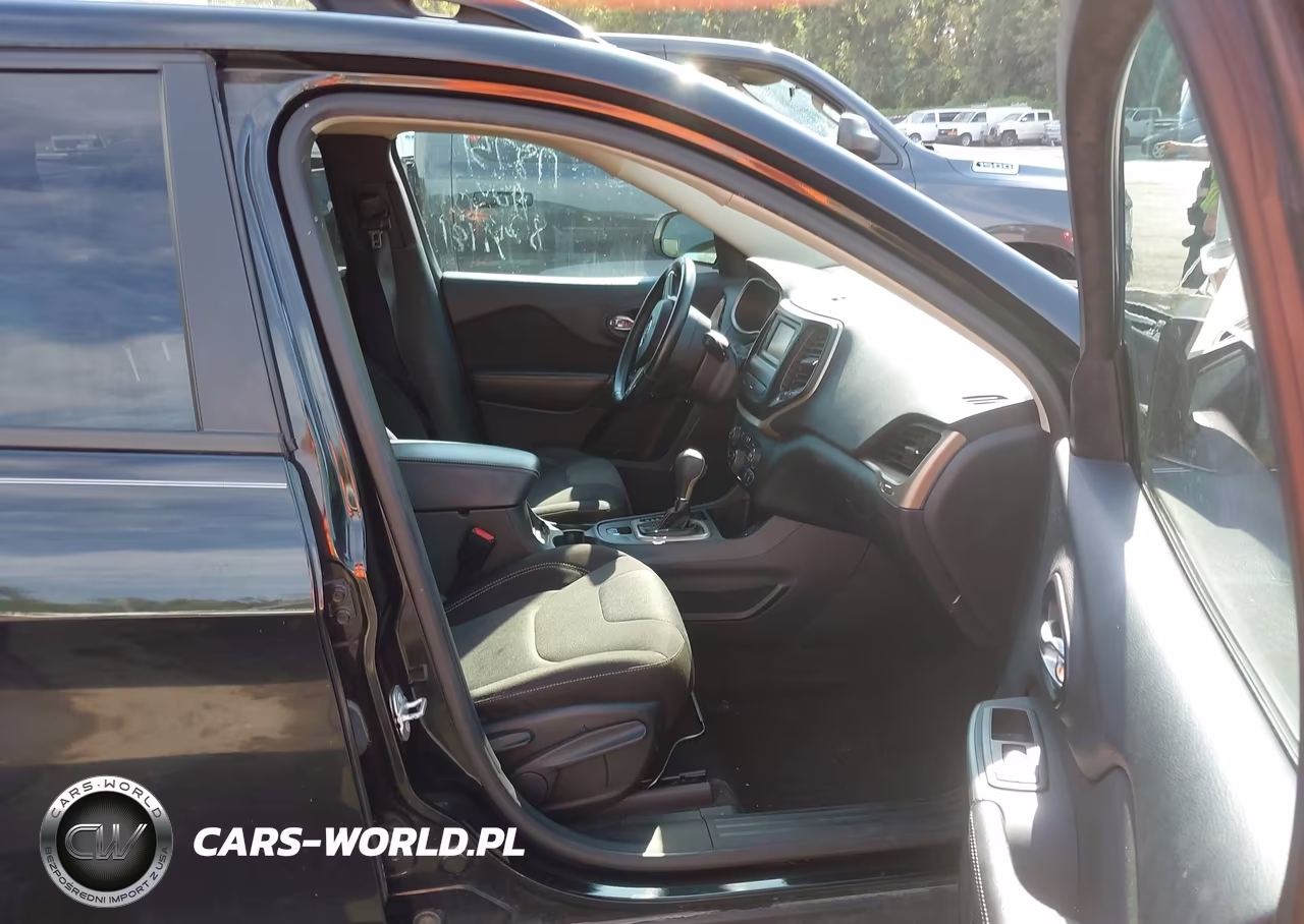 2016 Jeep Cherokee Sport VIN:1C4PJLAS2GW230806 - 5