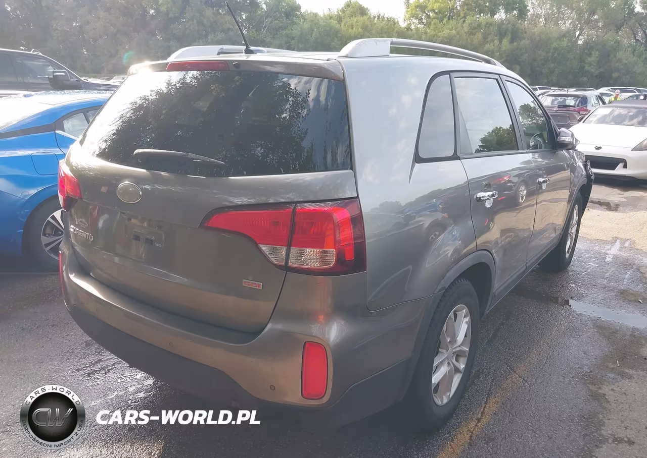 2014 Kia Sorento Lx VIN:5XYKT4A61EG548780 - 4