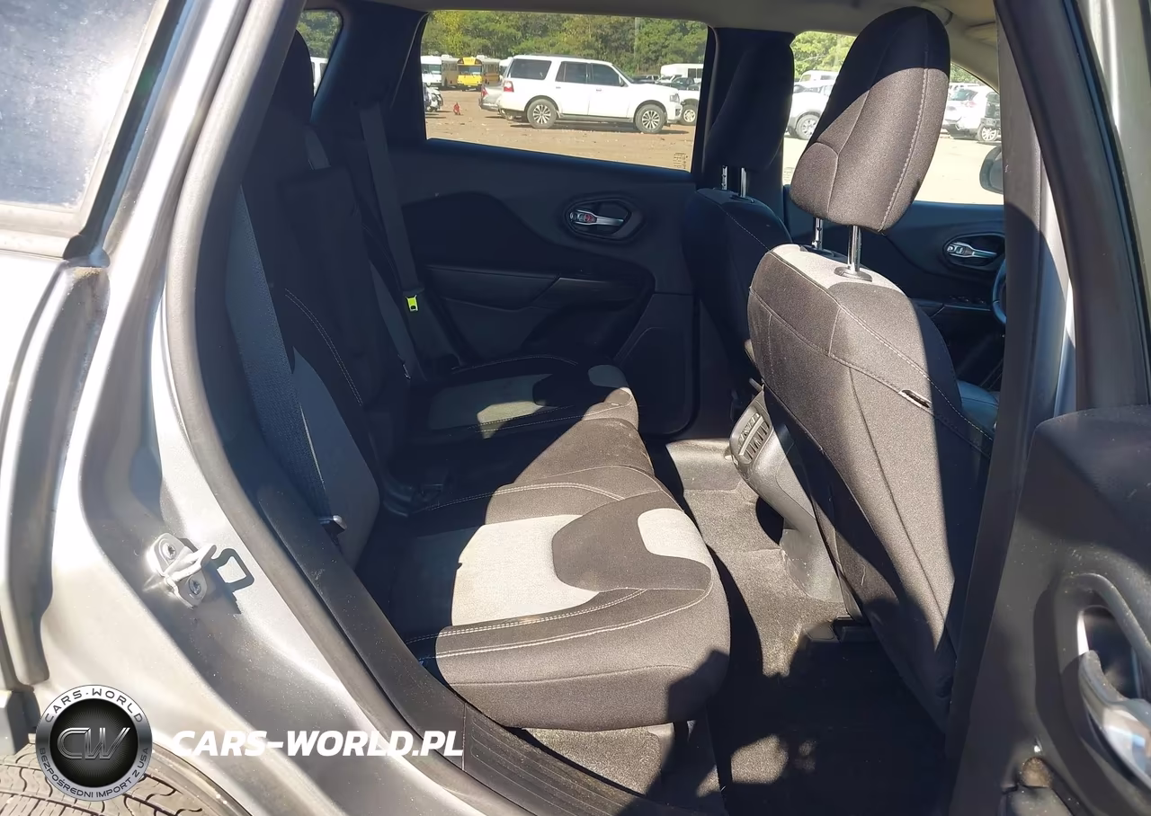 2015 Jeep Cherokee Sport VIN:1C4PJLAB9FW707035 - 8