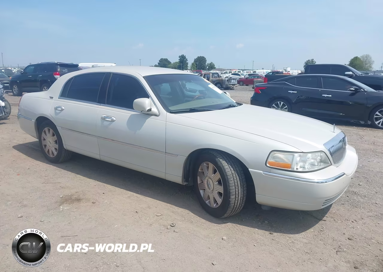 2005 Lincoln Town Car Signature Limited