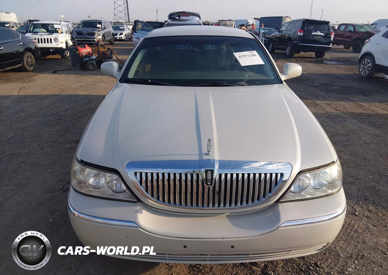 2005 Lincoln Town Car Signature Limited VIN:1LNHM82W75Y664839 - 13
