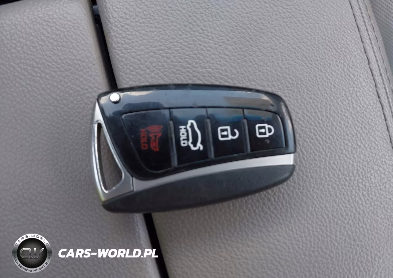 2015 Hyundai Genesis 3.8L VIN:KMHGN4JE6FU076045 - 11