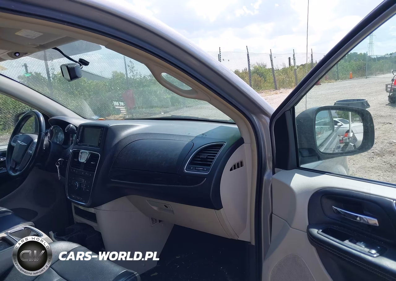 2013 Chrysler Town & Country Touring VIN:2C4RC1BGXDR807832 - 5