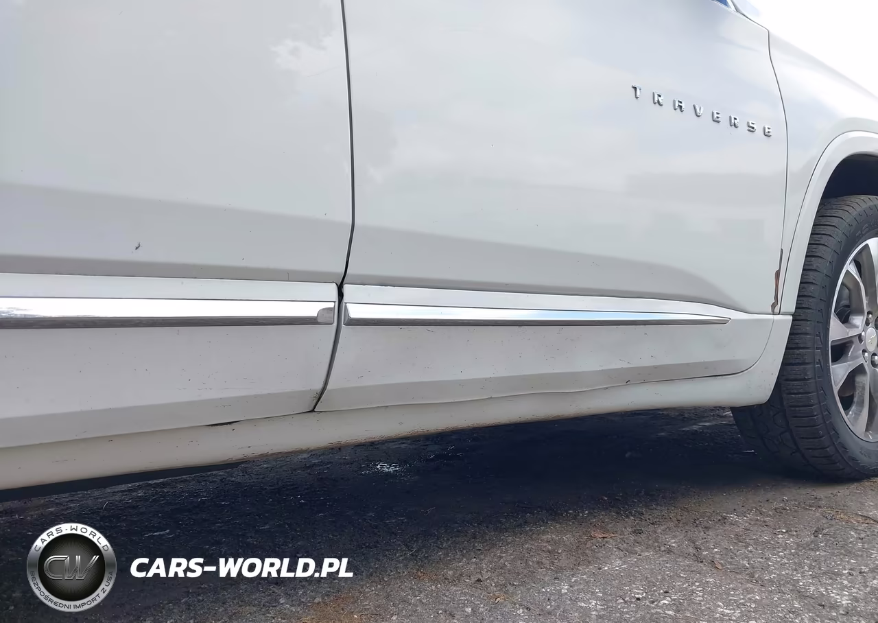 2018 Chevrolet Traverse Premier VIN:1GNEVJKW5JJ251808 - 17