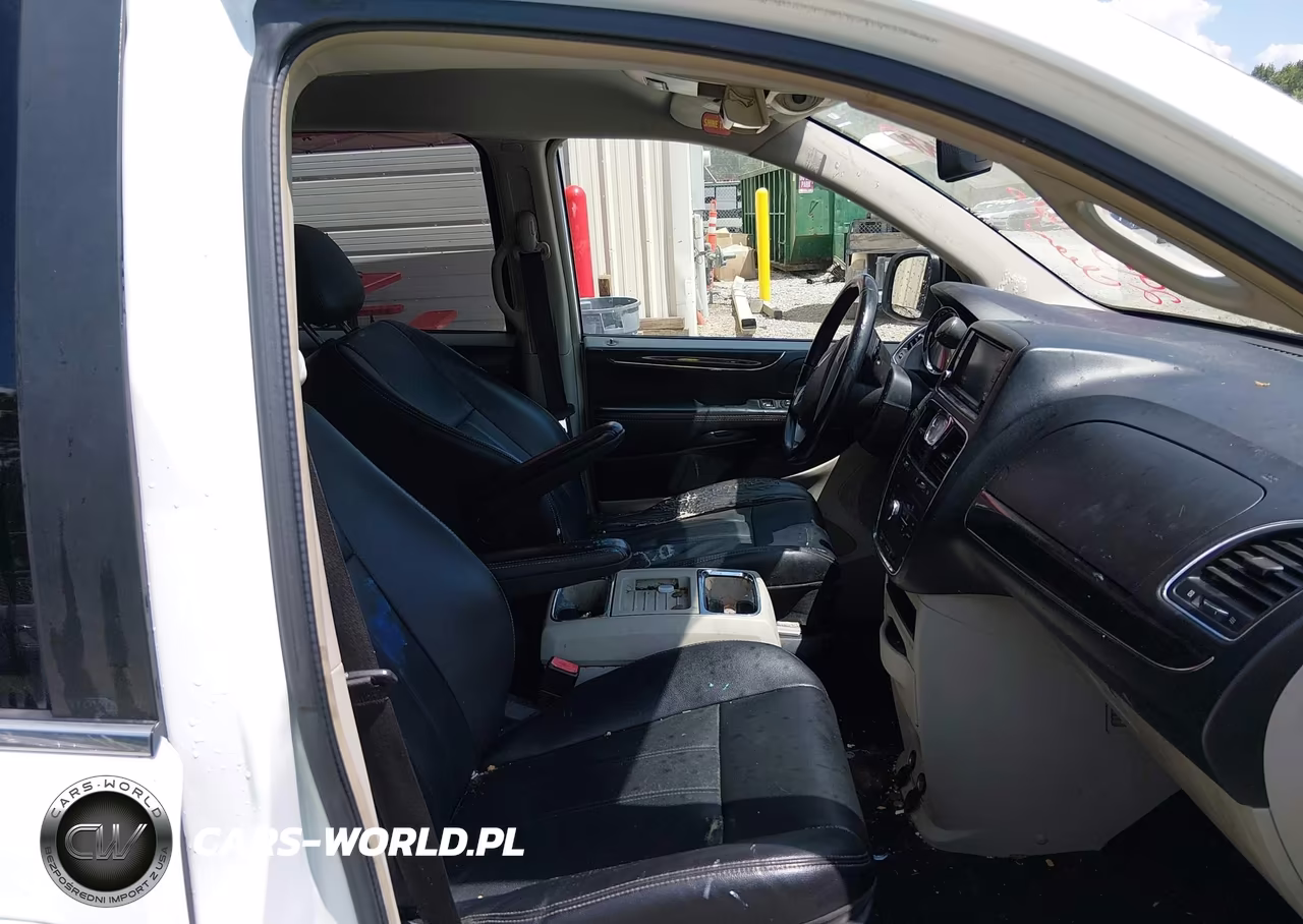 2014 Chrysler Town & Country Touring VIN:2C4RC1BG9ER295966 - 5