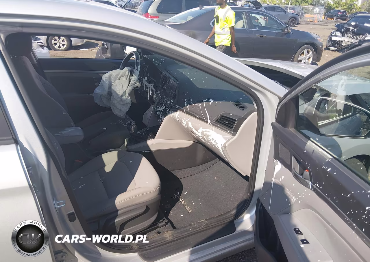 2019 Hyundai Elantra Value Edition VIN:5NPD84LF2KH448439 - 5