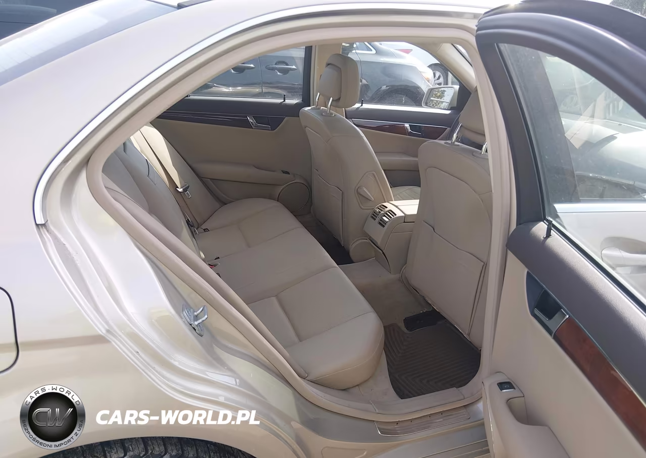 2011 Mercedes-Benz C 300 Luxury 4Matic VIN:WDDGF8BBXBR170526 - 8