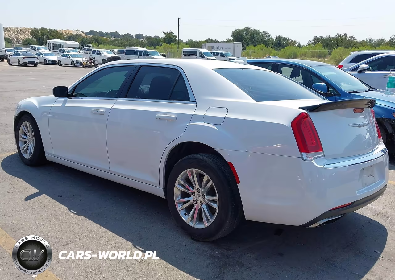 2021 Chrysler 300 Touring VIN:2C3CCAAGXMH516233 - 3