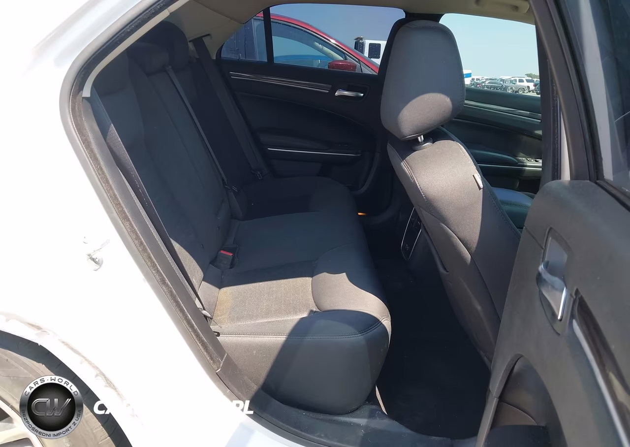 2021 Chrysler 300 Touring VIN:2C3CCAAGXMH516233 - 8
