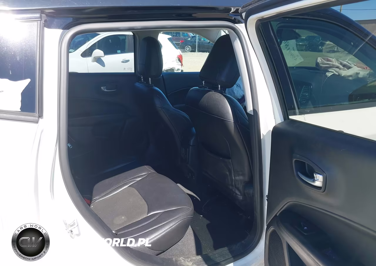 2018 Jeep Compass Altitude 4X4 VIN:3C4NJDBB3JT453414 - 8