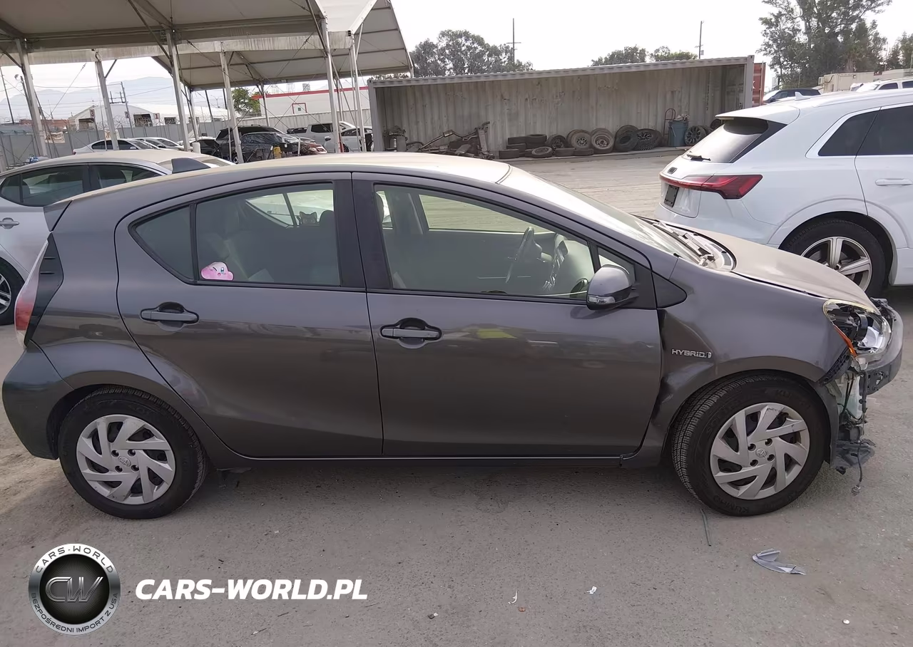 2015 Toyota Prius C Two VIN:JTDKDTB39F1113244 - 14