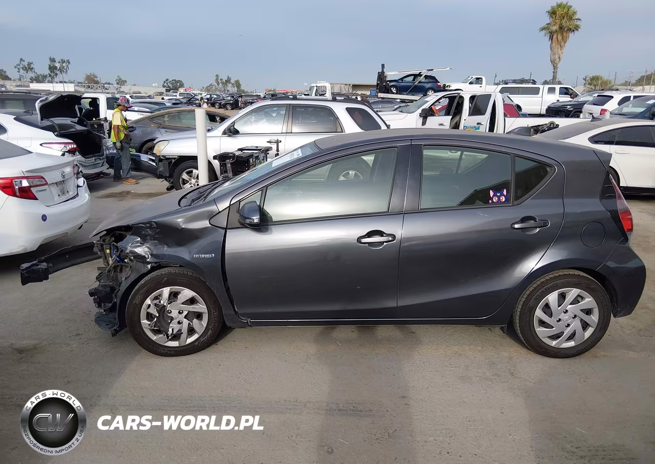 2015 Toyota Prius C Two VIN:JTDKDTB39F1113244 - 15
