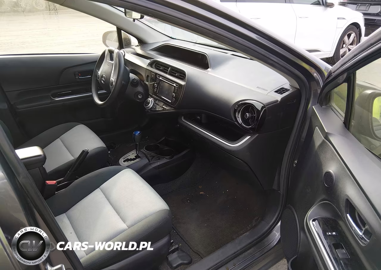 2015 Toyota Prius C Two VIN:JTDKDTB39F1113244 - 5