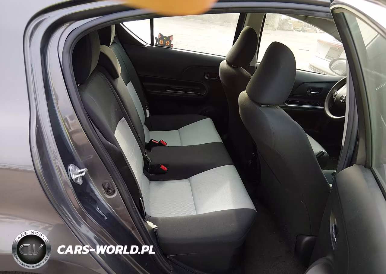 2015 Toyota Prius C Two VIN:JTDKDTB39F1113244 - 8