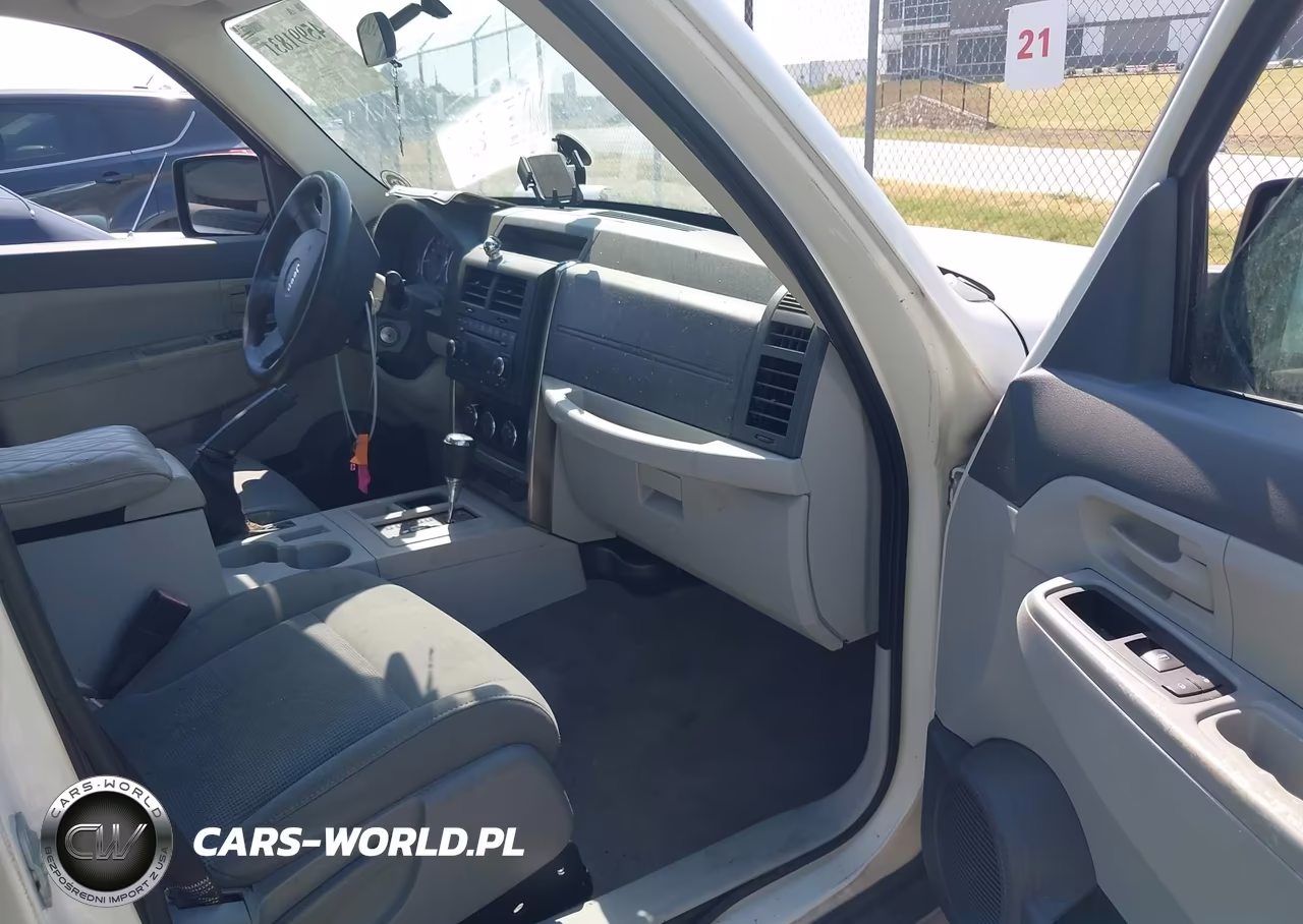 2008 Jeep Liberty Sport VIN:1J8GP28K18W188931 - 5
