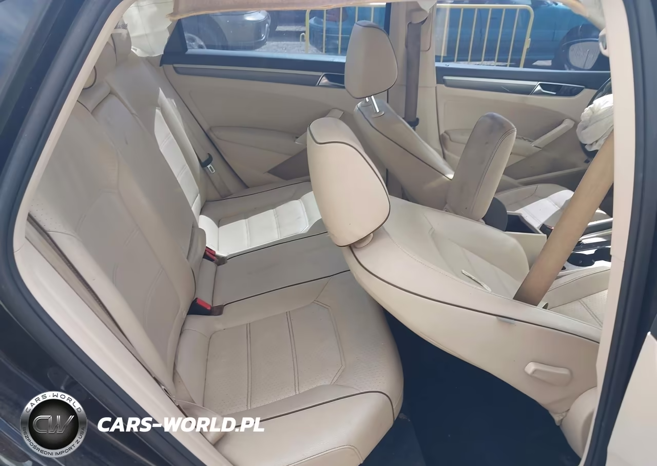 2018 Volkswagen Passat 2.0T R-Line-2.0T S VIN:1VWAA7A31JC008513 - 8