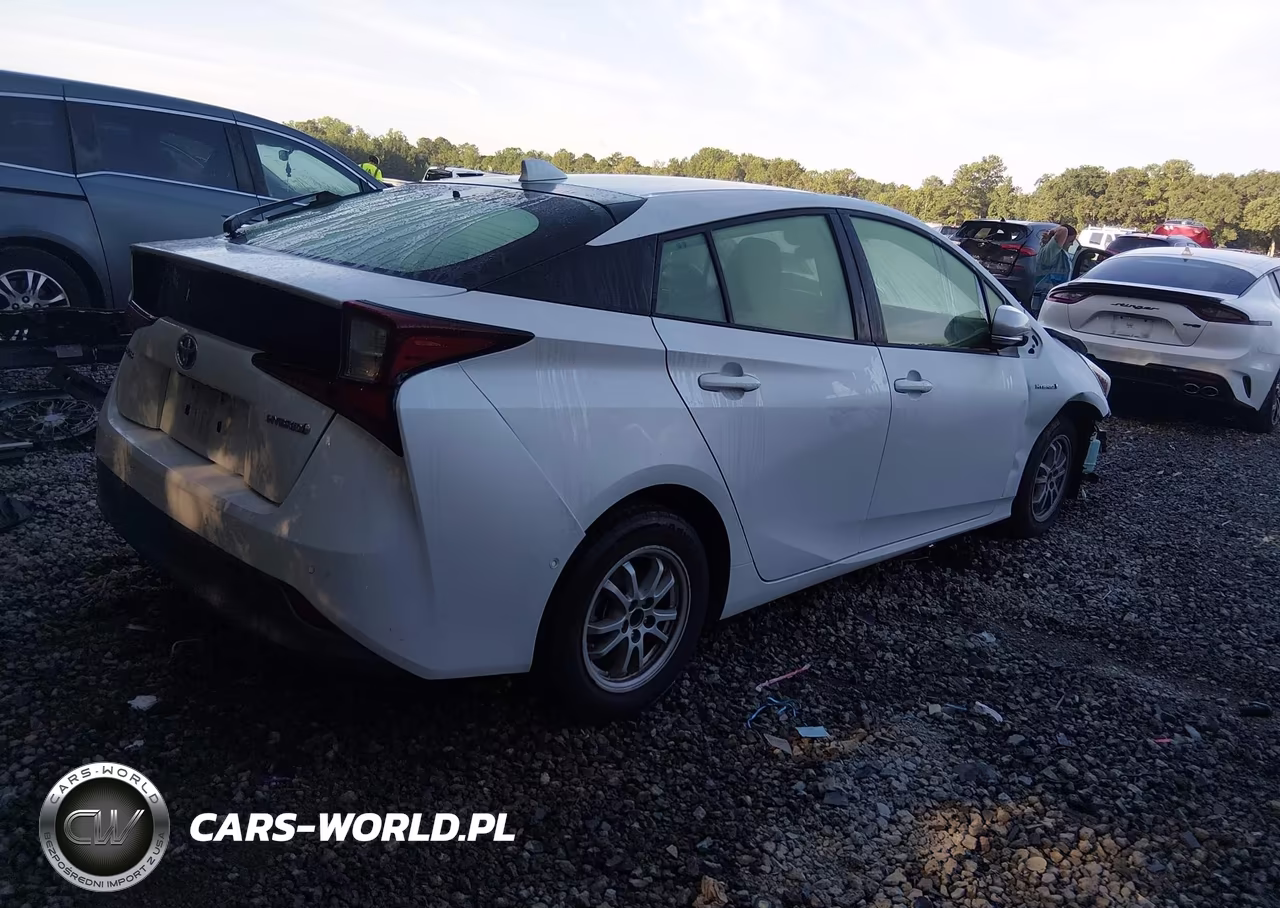 2021 Toyota Prius Le VIN:JTDKAMFU6M3138332 - 4