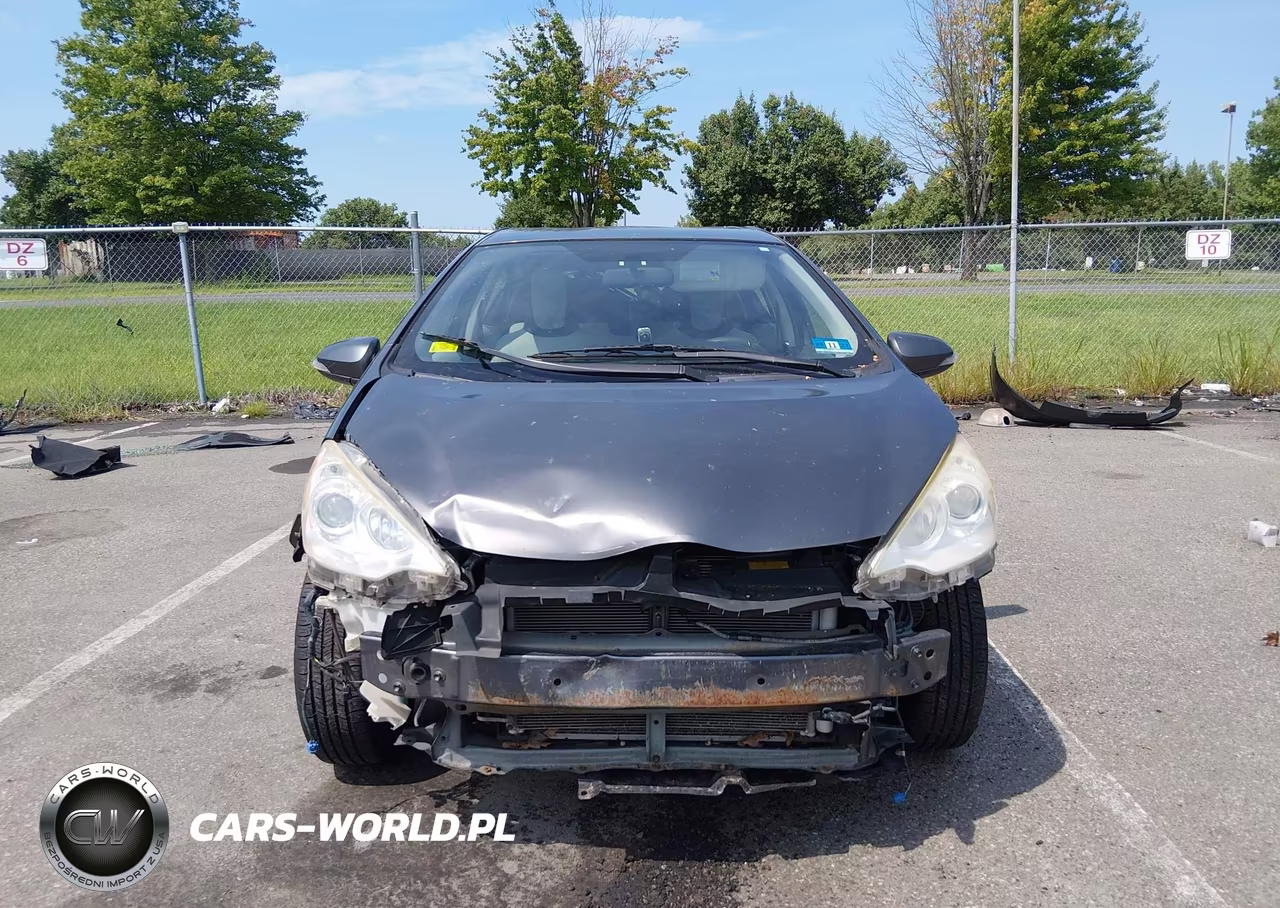 2013 Toyota Prius C One VIN:JTDKDTB32D1041168 - 12