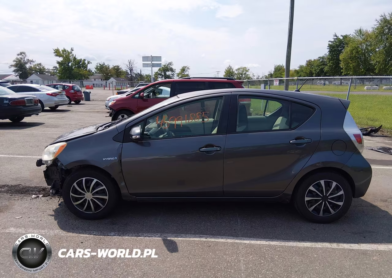 2013 Toyota Prius C One VIN:JTDKDTB32D1041168 - 14