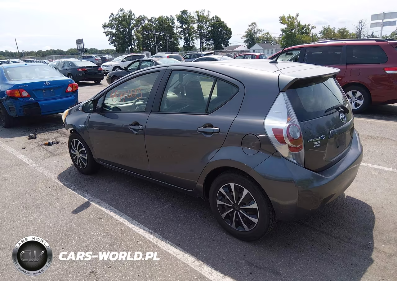2013 Toyota Prius C One VIN:JTDKDTB32D1041168 - 3