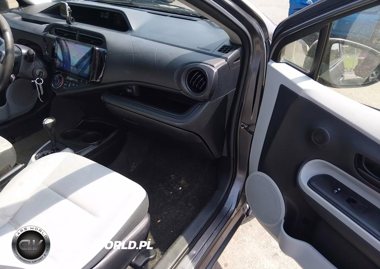 2013 Toyota Prius C One VIN:JTDKDTB32D1041168 - 5