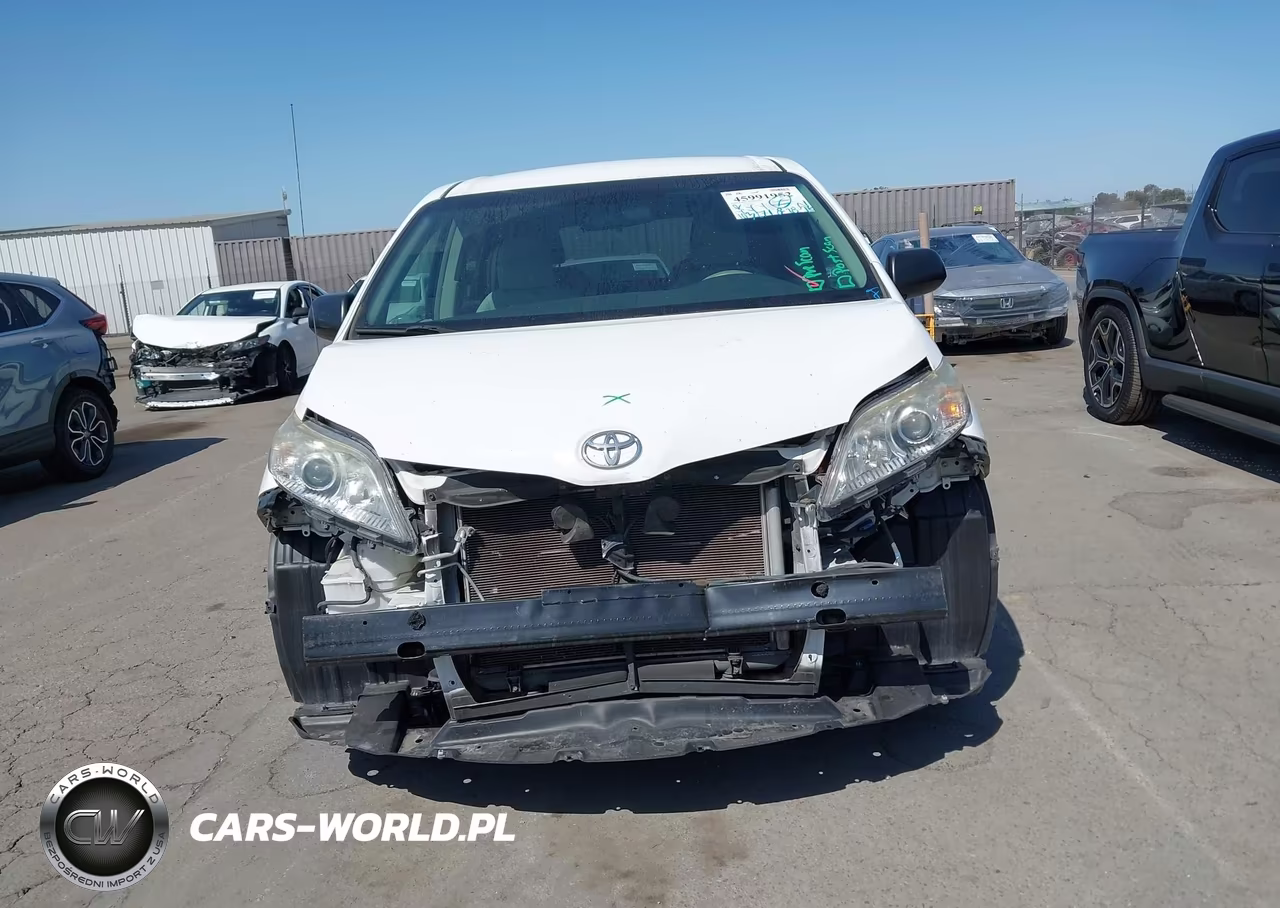 2011 Toyota Sienna VIN:5TDKA3DCXBS002883 - 13