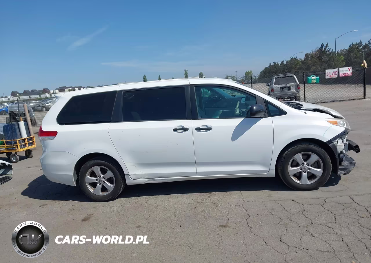 2011 Toyota Sienna VIN:5TDKA3DCXBS002883 - 14
