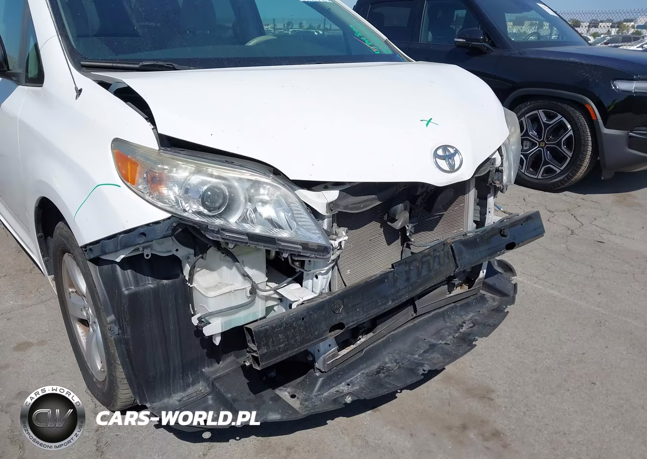 2011 Toyota Sienna VIN:5TDKA3DCXBS002883 - 19
