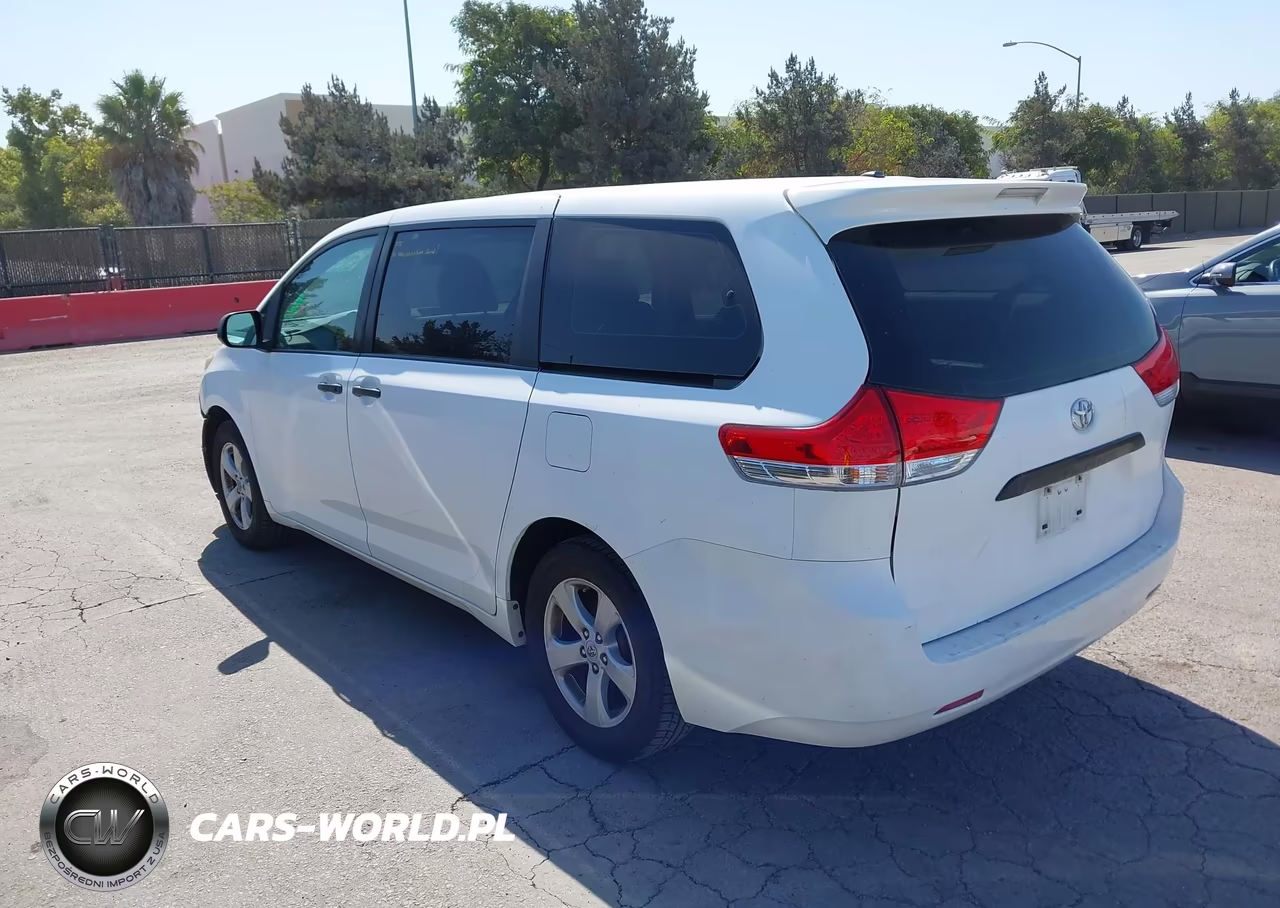 2011 Toyota Sienna VIN:5TDKA3DCXBS002883 - 3