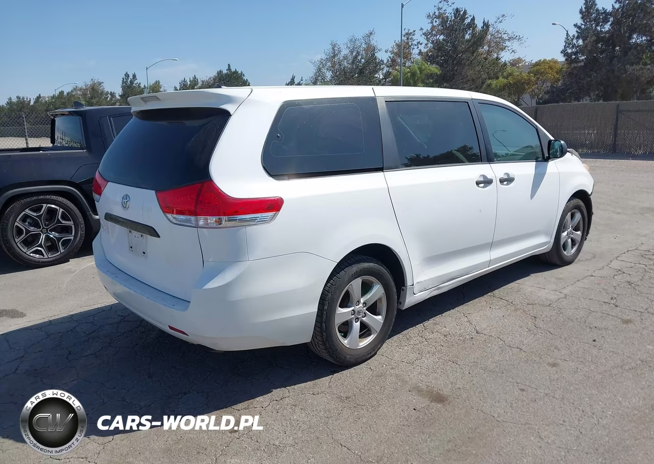 2011 Toyota Sienna VIN:5TDKA3DCXBS002883 - 4
