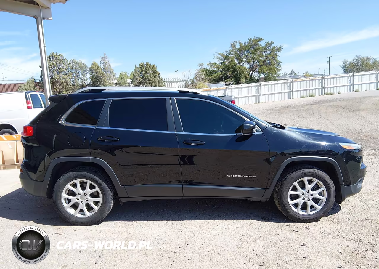 2018 Jeep Cherokee Latitude 4X4 VIN:1C4PJMCB7JD528516 - 13