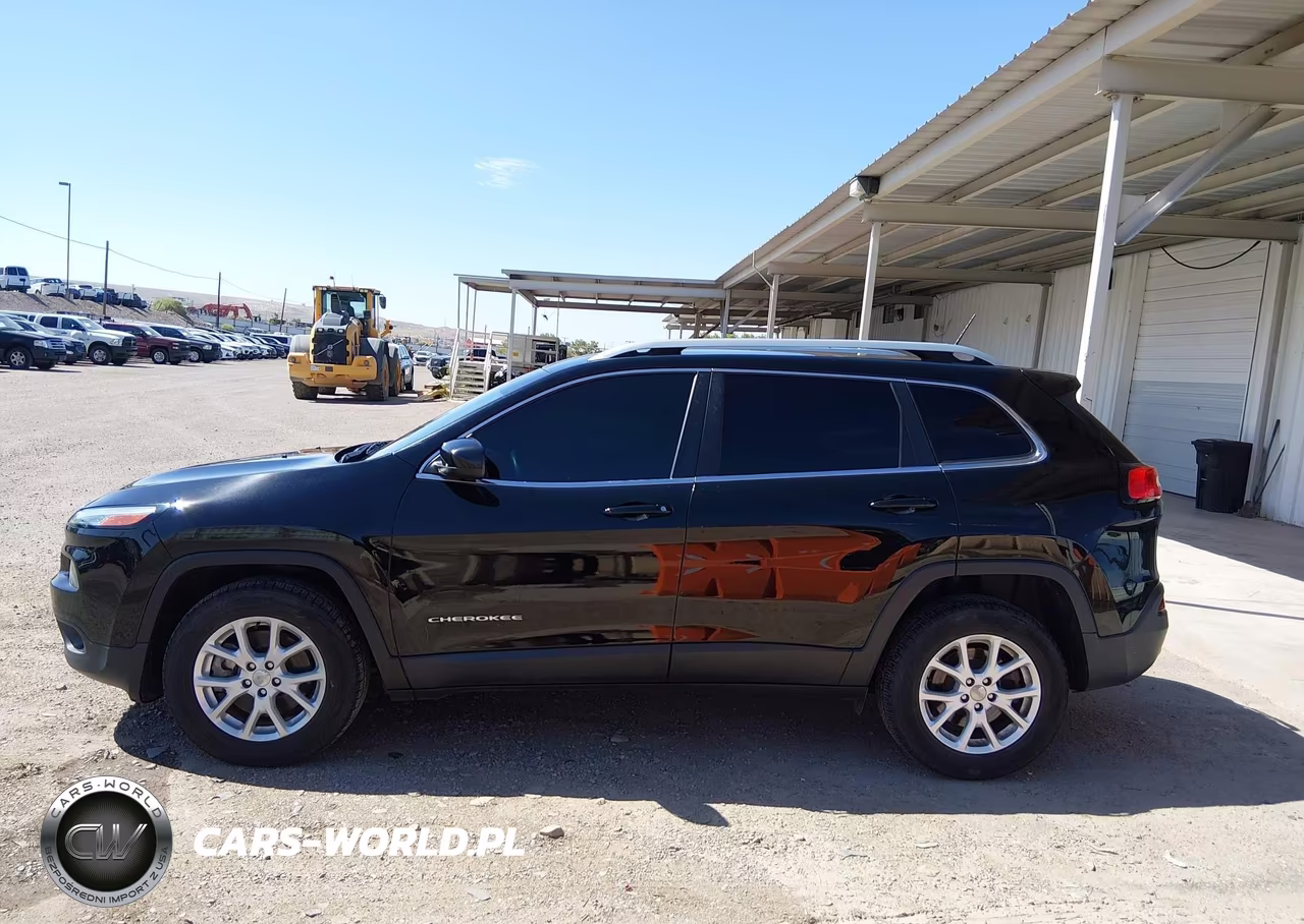 2018 Jeep Cherokee Latitude 4X4 VIN:1C4PJMCB7JD528516 - 14