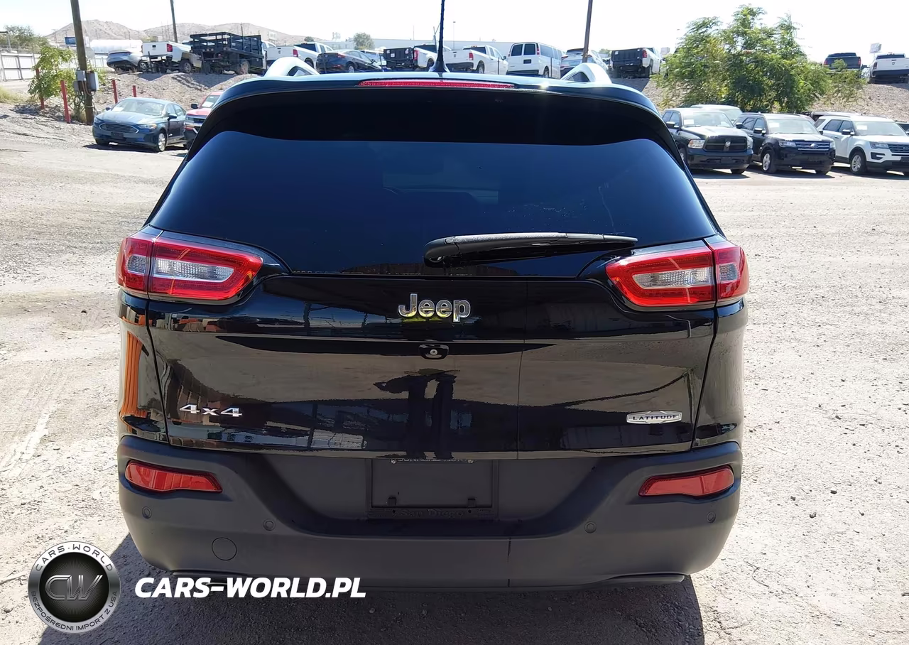 2018 Jeep Cherokee Latitude 4X4 VIN:1C4PJMCB7JD528516 - 16