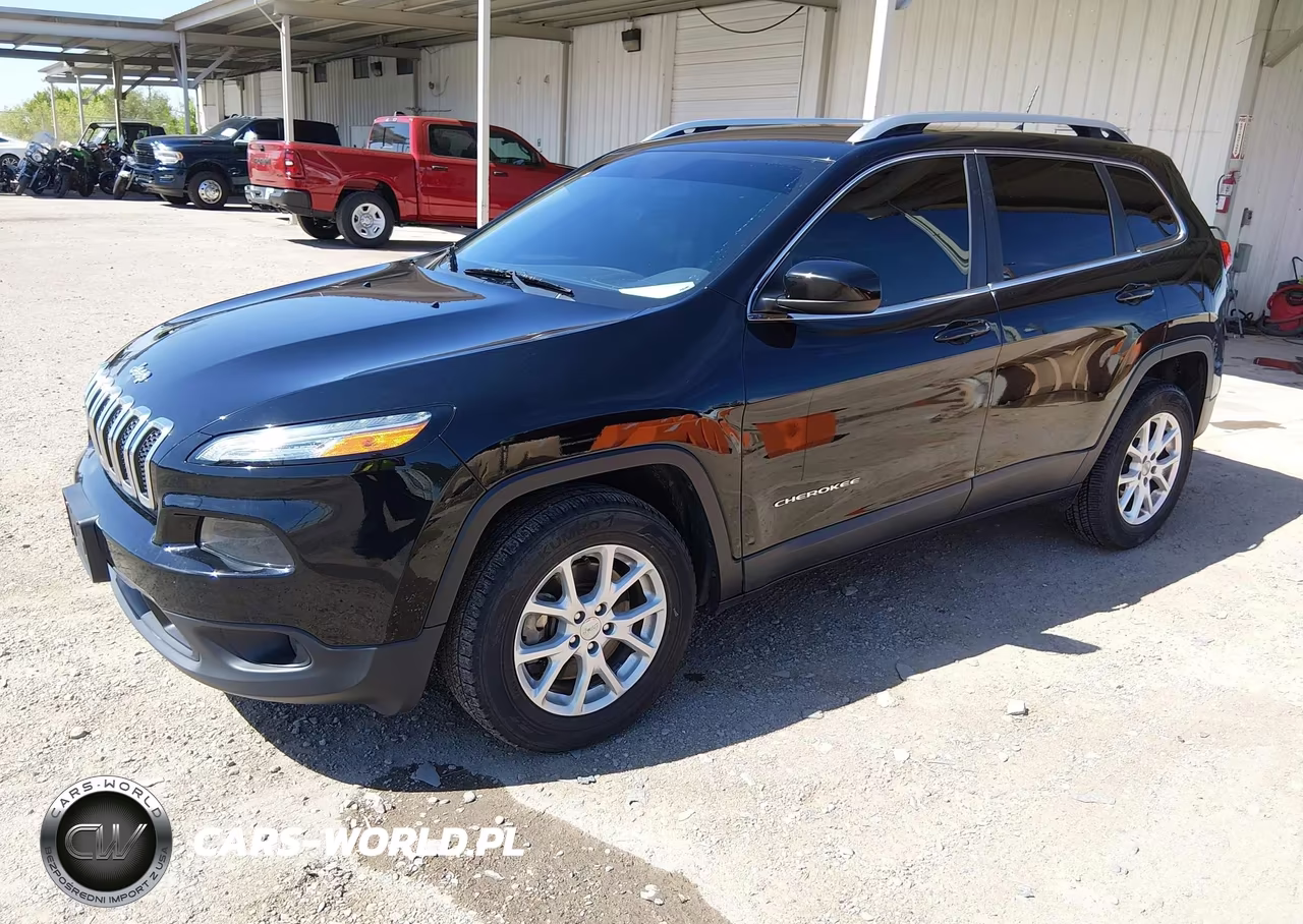 2018 Jeep Cherokee Latitude 4X4 VIN:1C4PJMCB7JD528516 - 2