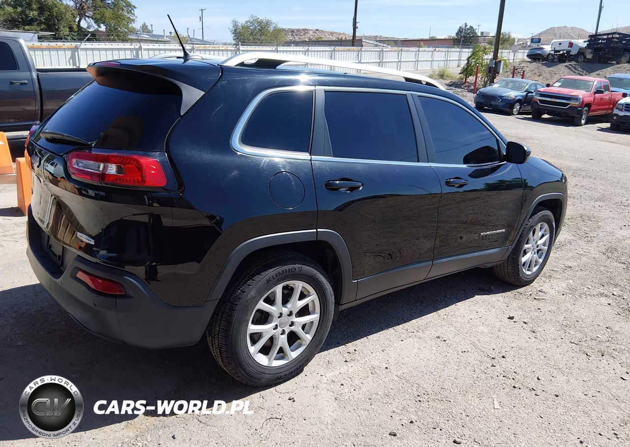 2018 Jeep Cherokee Latitude 4X4 VIN:1C4PJMCB7JD528516 - 4