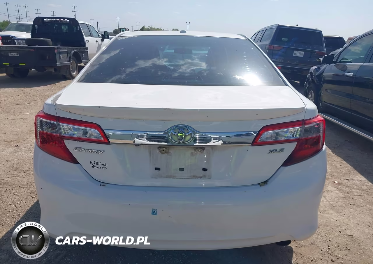 2014 Toyota Camry Xle VIN:4T4BF1FK5ER379973 - 17